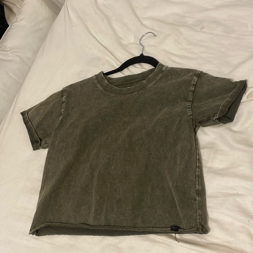 Green crop top T-shirt